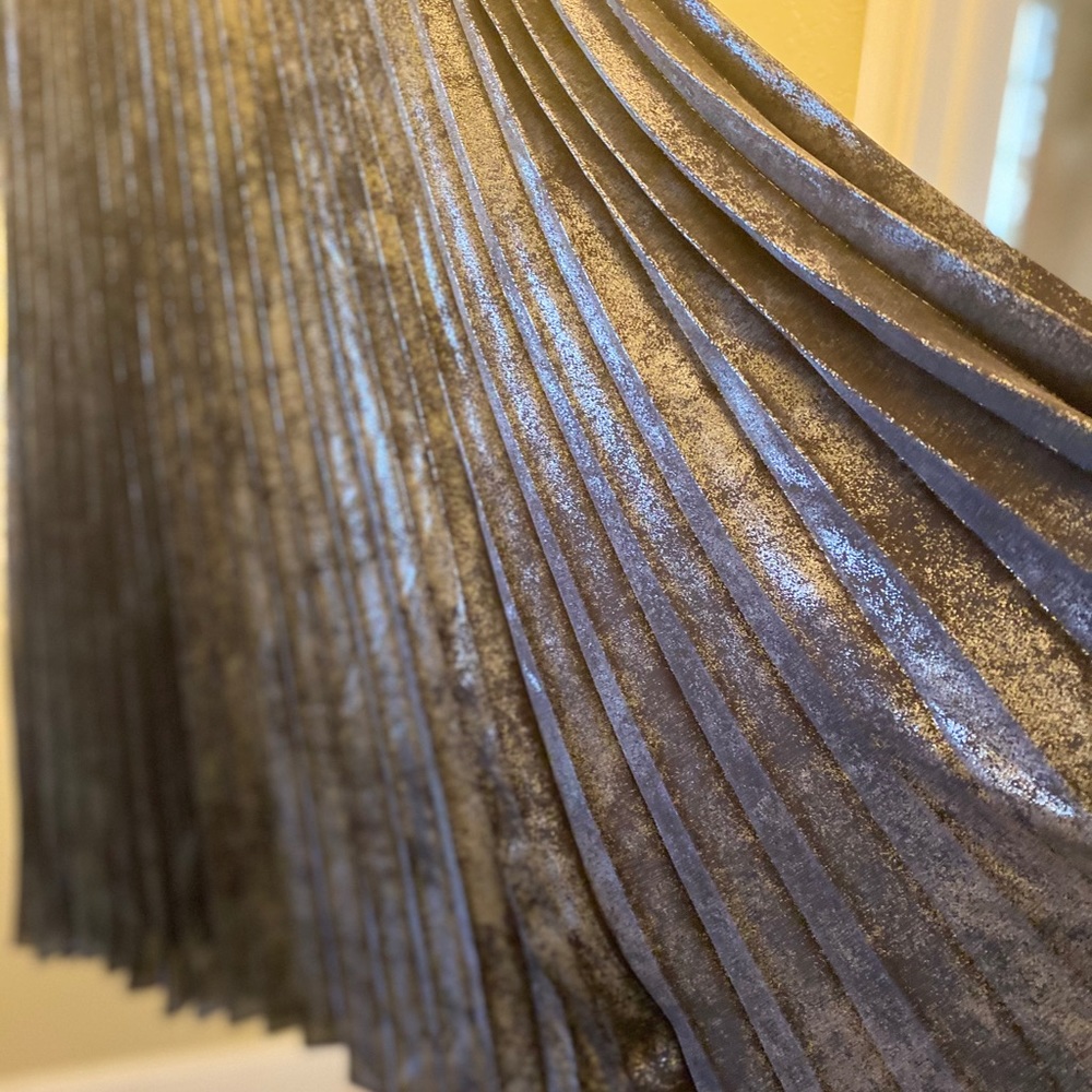 Vera Wang skirt black -grey metallic!like new